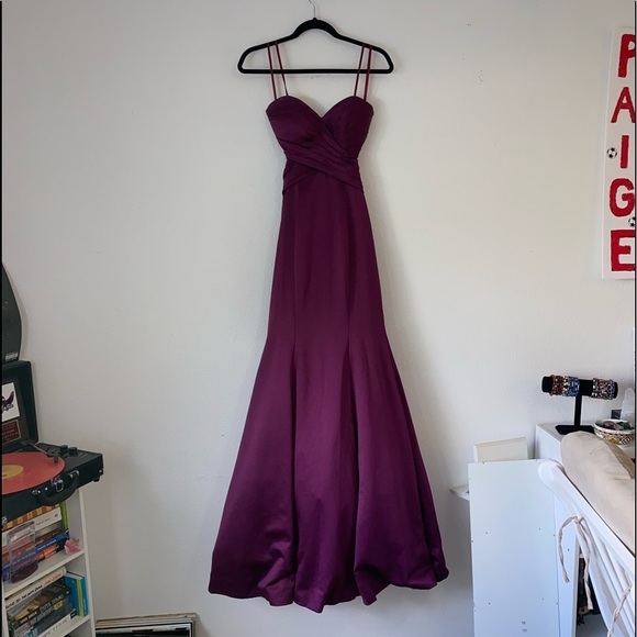 La Femme Royal Satin Purple Strapless Sweetheart Prom Gown size 4 - Picture 1 of 9